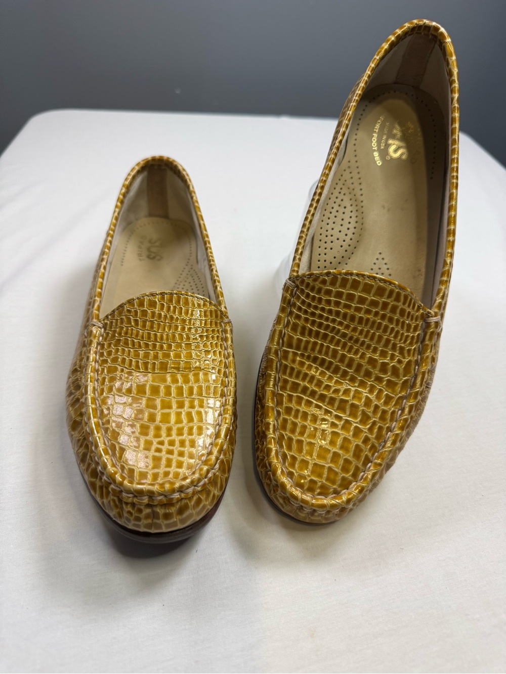 SAS Simplify Mustard Gold Croc Embossed Leather Loafers 9.5 N